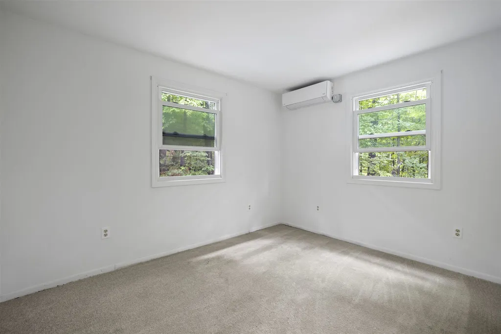 10 John Street Raymond NH 03077