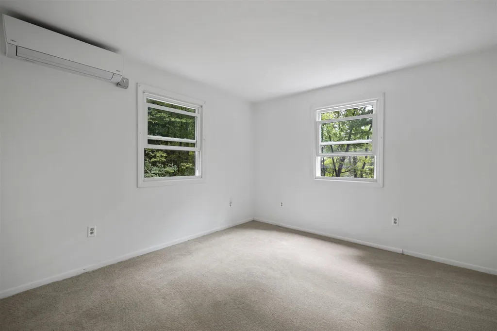10 John Street Raymond NH 03077