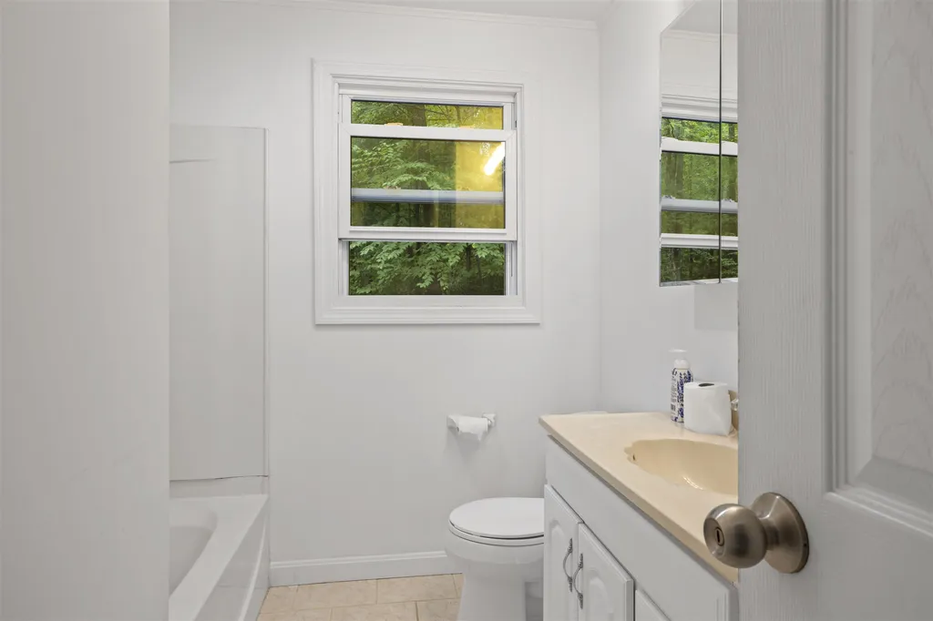 10 John Street Raymond NH 03077