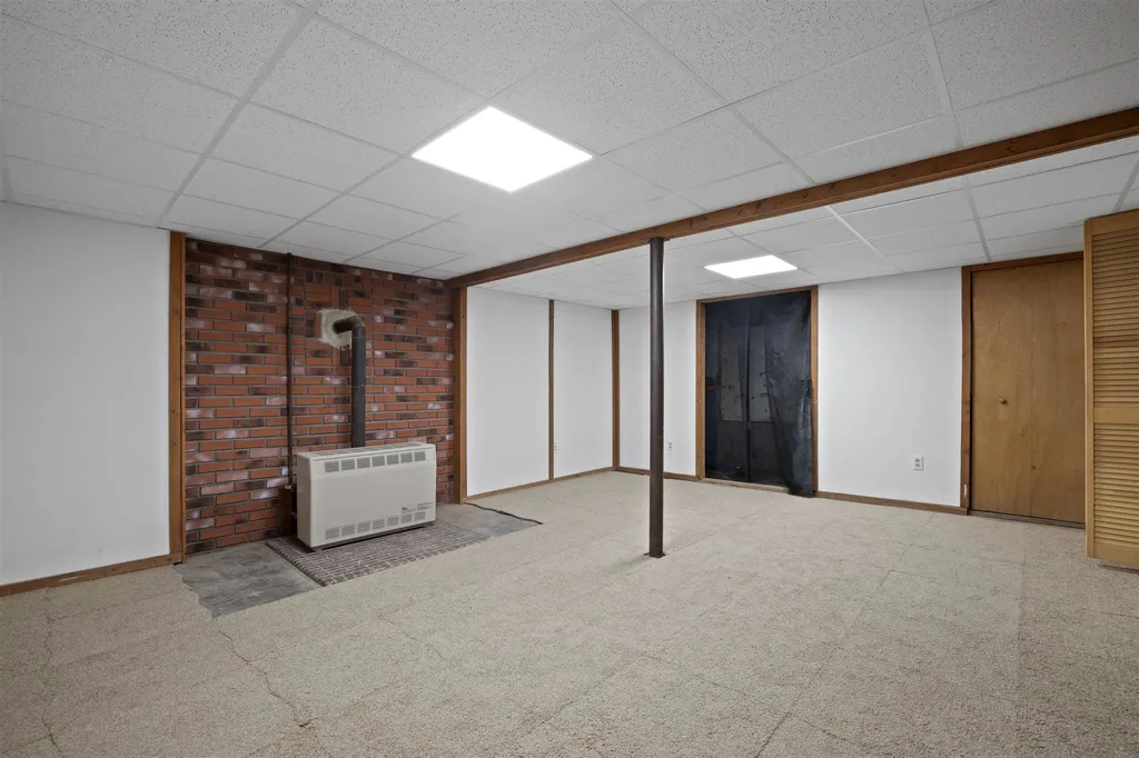 10 John Street Raymond NH 03077