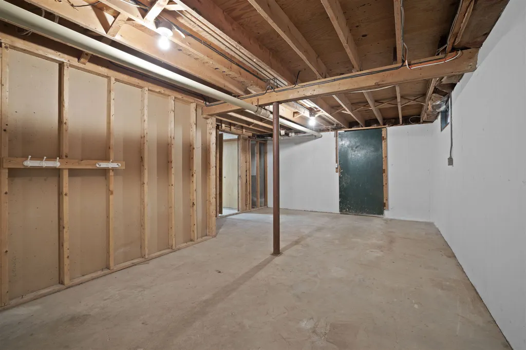 10 John Street Raymond NH 03077