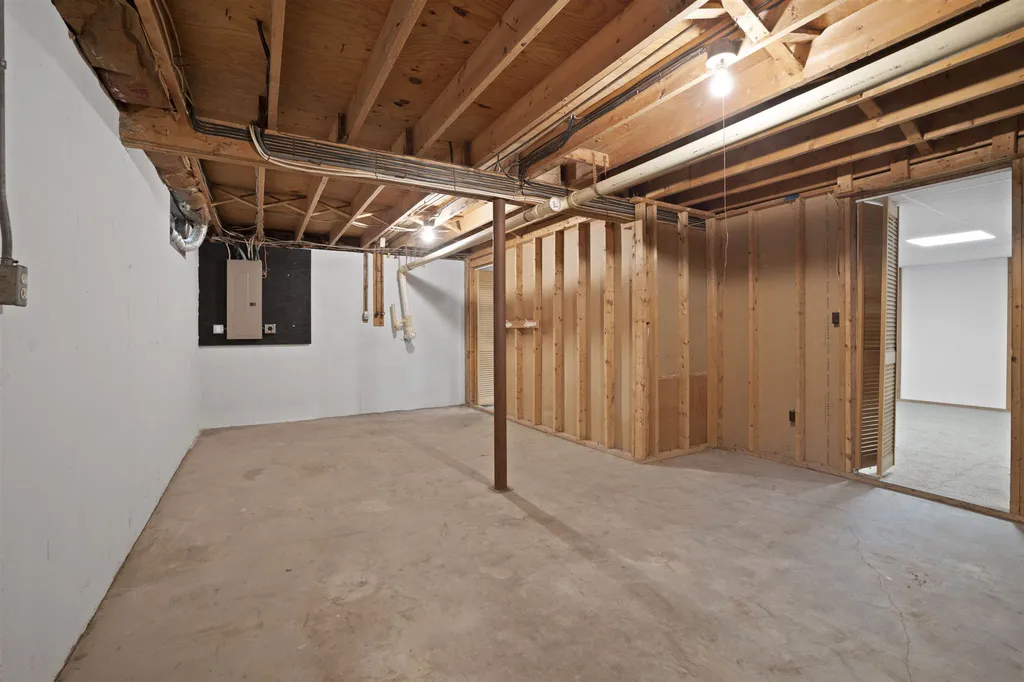 10 John Street Raymond NH 03077