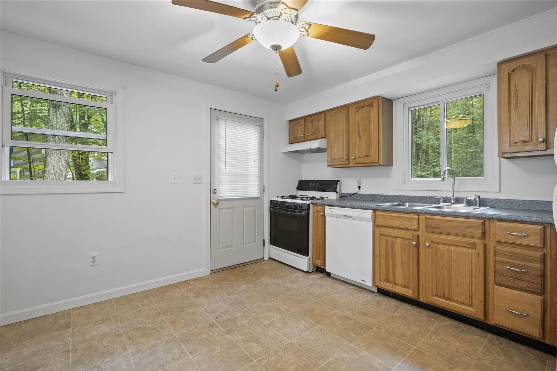 10 John Street Raymond NH 03077