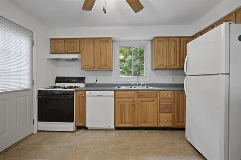 10 John Street Raymond NH 03077