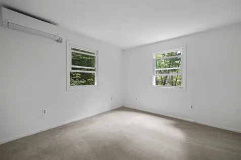 10 John Street Raymond NH 03077