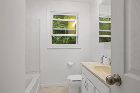 10 John Street Raymond NH 03077