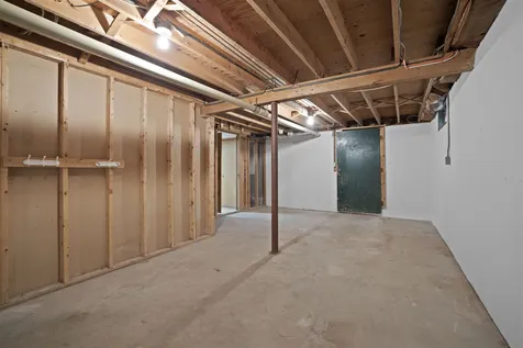 10 John Street Raymond NH 03077