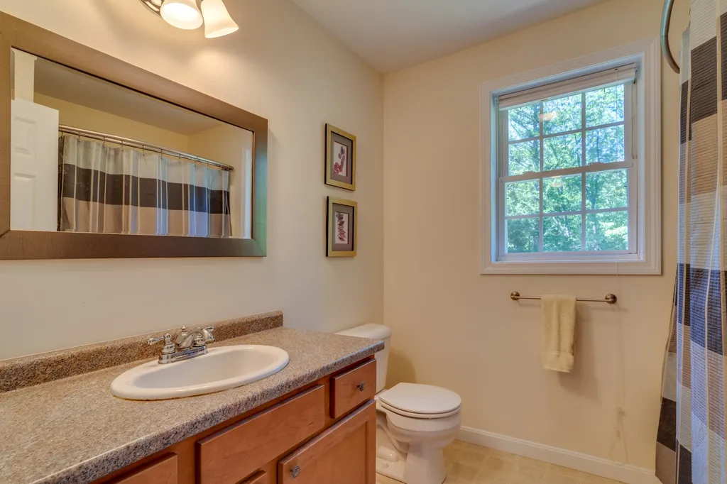 6 Mayas Way Newmarket NH 03857