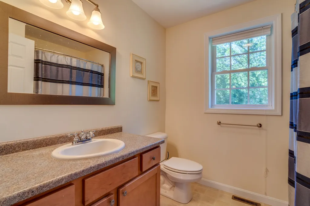 6 Mayas Way Newmarket NH 03857