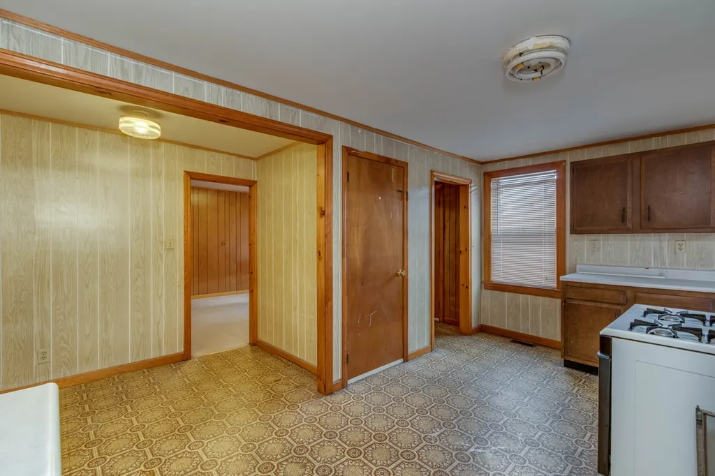 4 Oak Street Nashua NH 03060