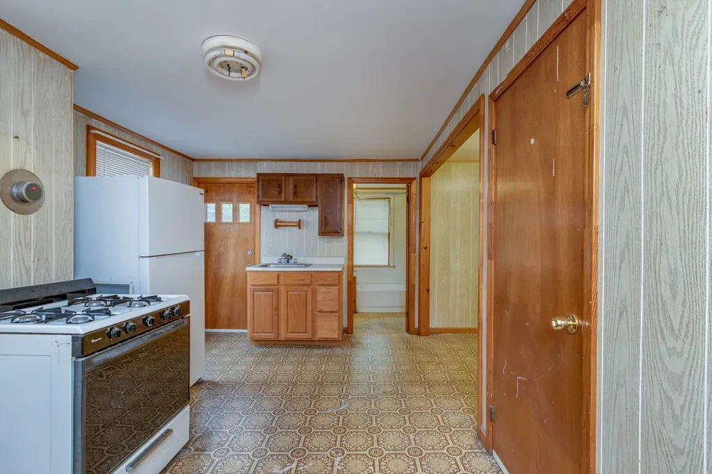 4 Oak Street Nashua NH 03060