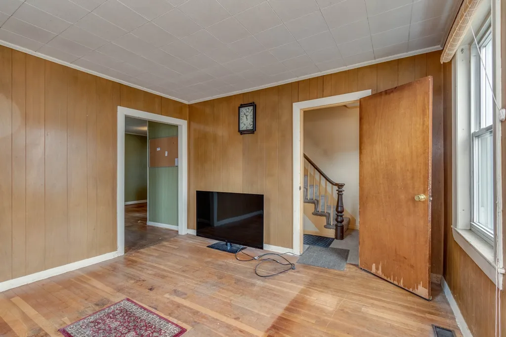 4 Oak Street Nashua NH 03060