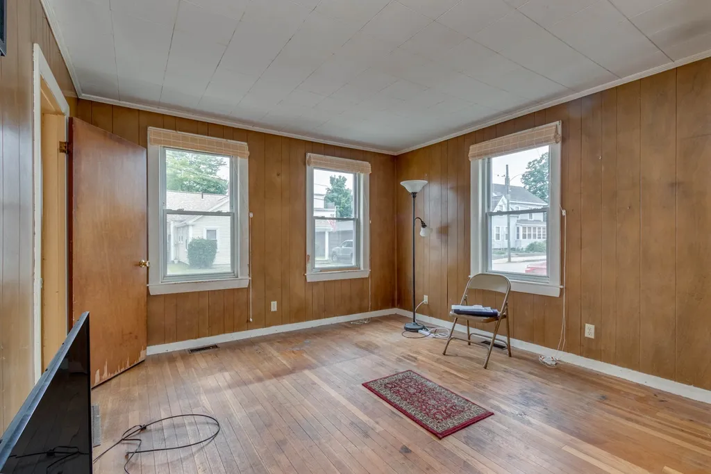 4 Oak Street Nashua NH 03060