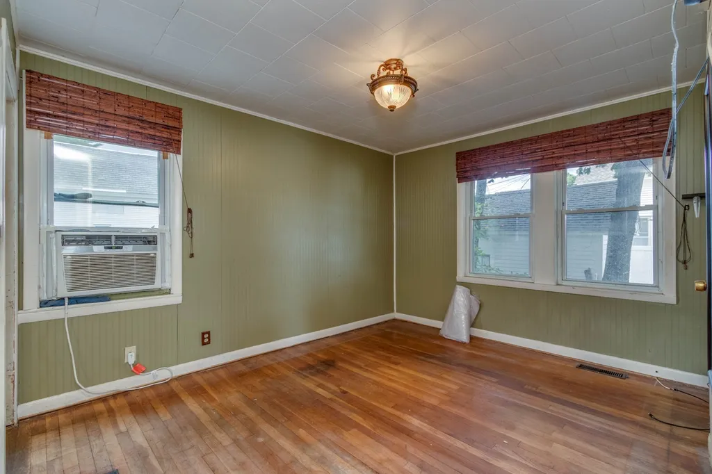 4 Oak Street Nashua NH 03060