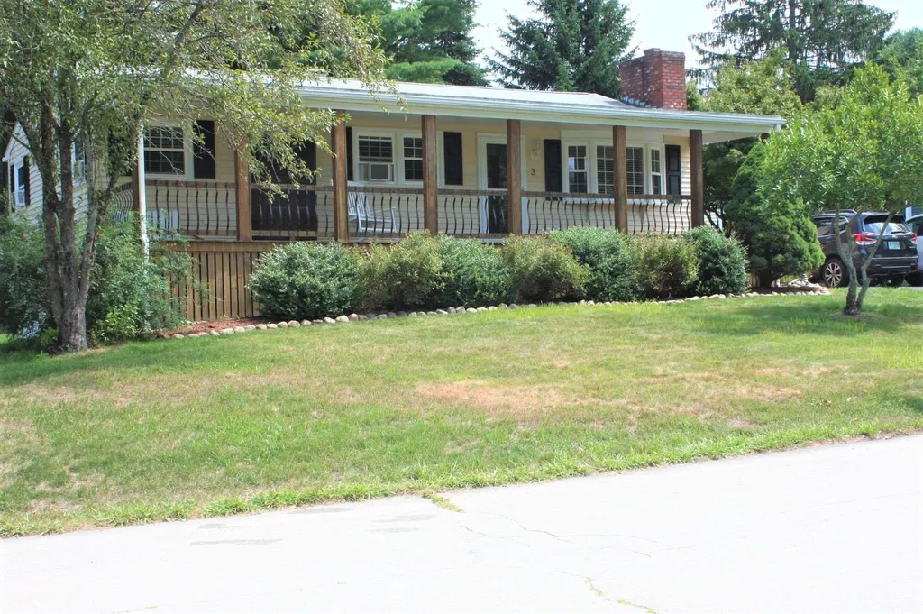 3 Jackson Drive Hudson NH 03051