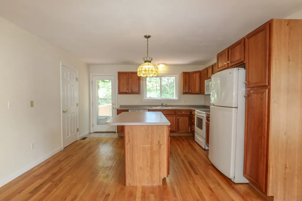 12 Chandler Lane Epping NH 03042