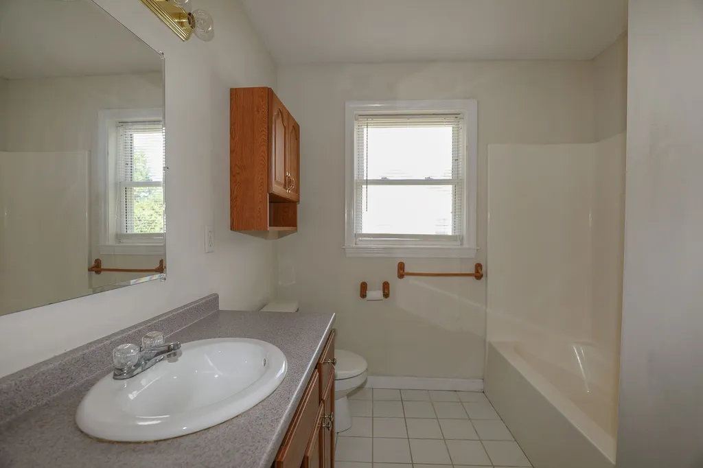 12 Chandler Lane Epping NH 03042