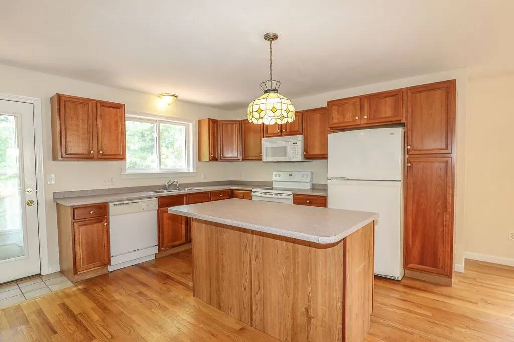 12 Chandler Lane Epping NH 03042