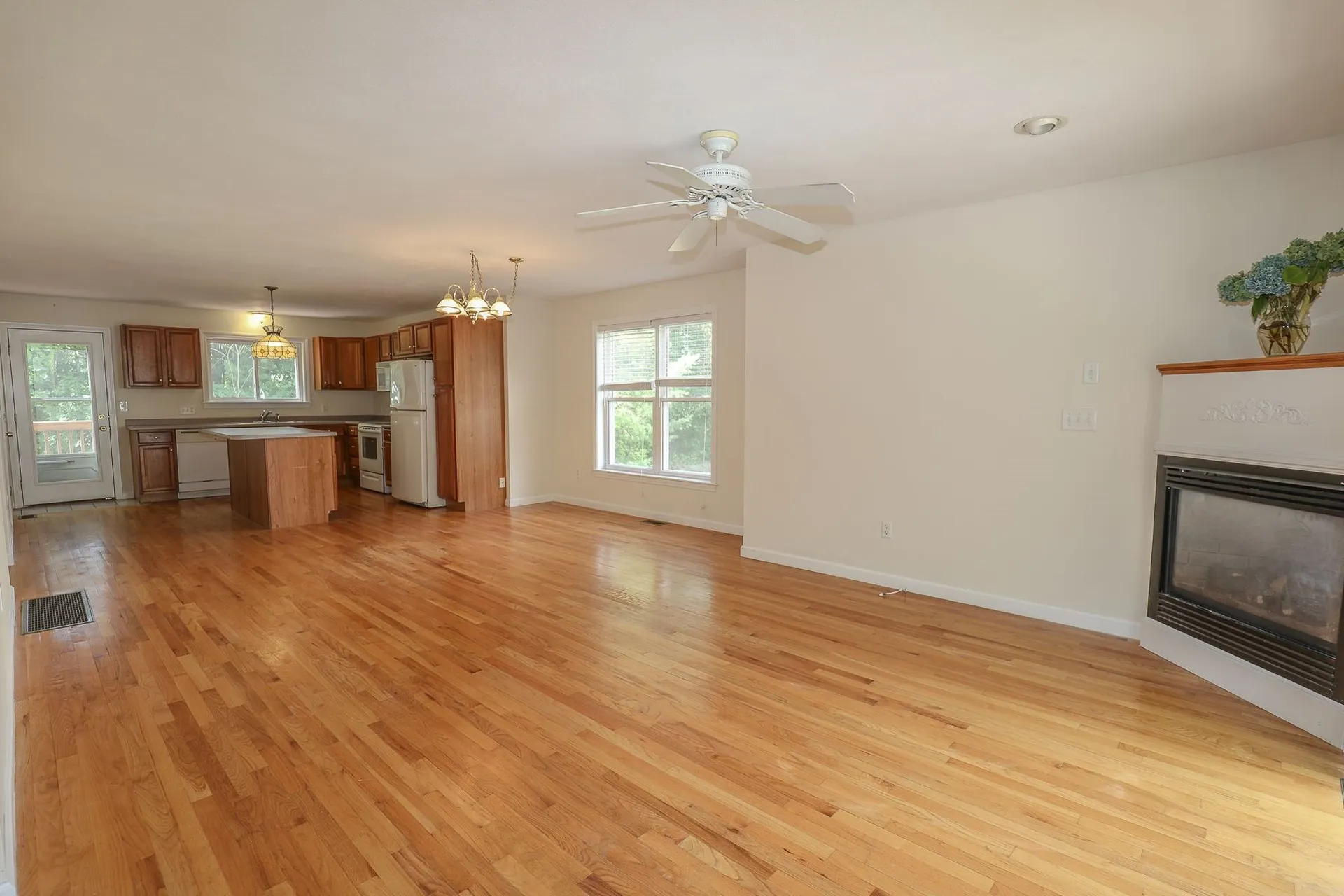 12 Chandler Lane Epping NH 03042