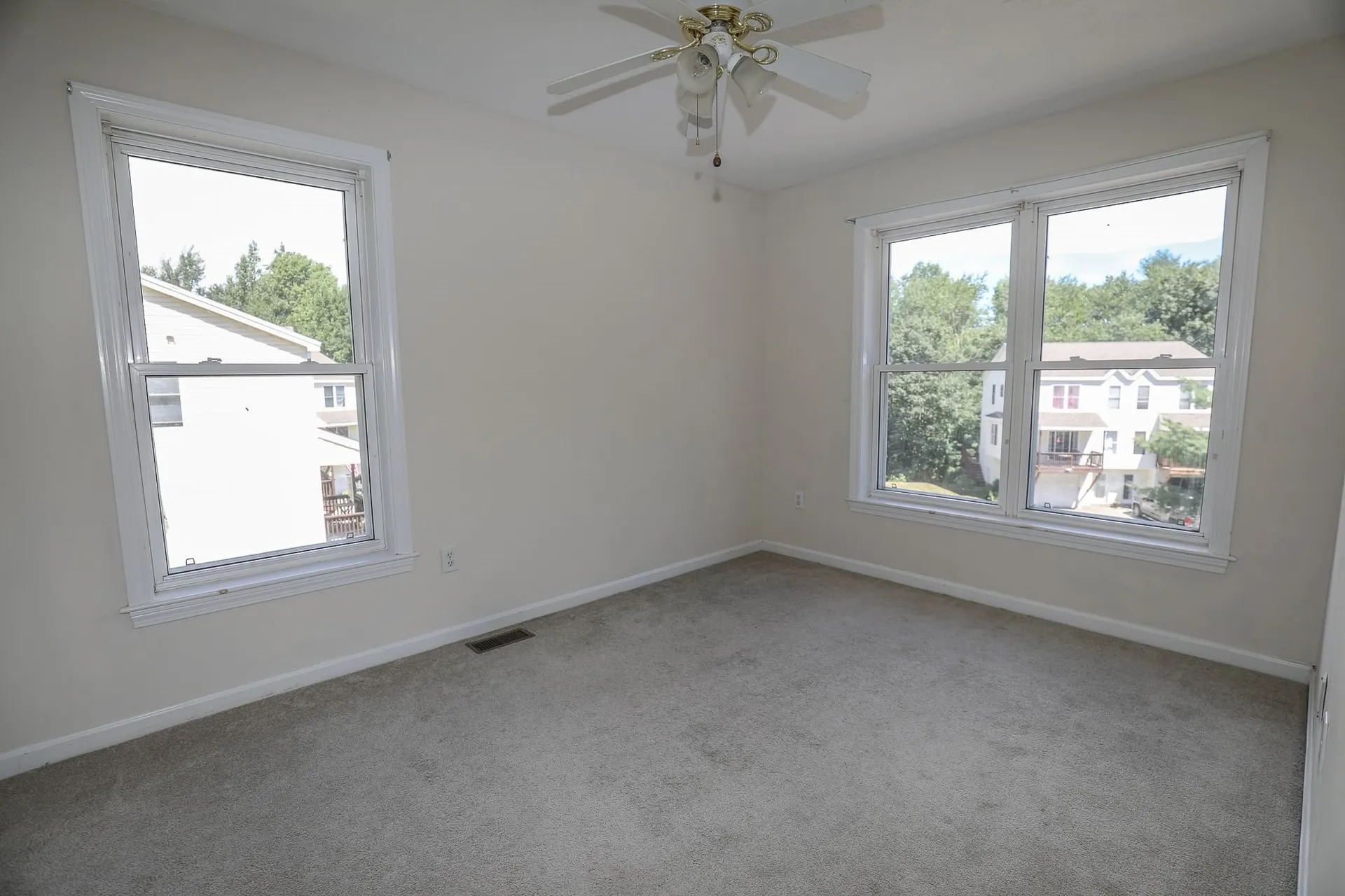 12 Chandler Lane Epping NH 03042