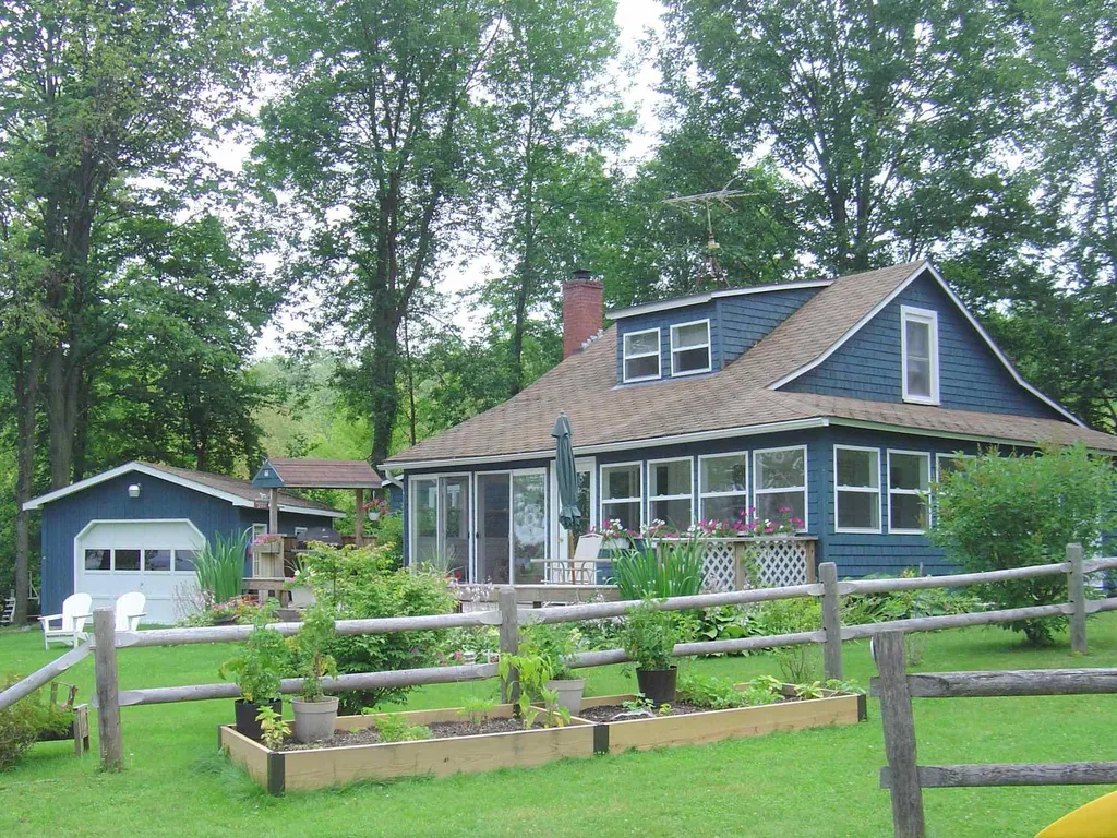 66 The Pines North Georgia VT 05478