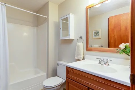 61 Hawthorne Circle South Burlington VT 05403