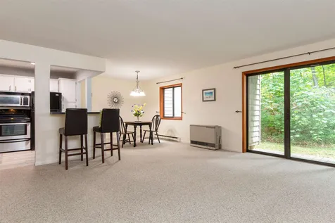 61 Hawthorne Circle South Burlington VT 05403