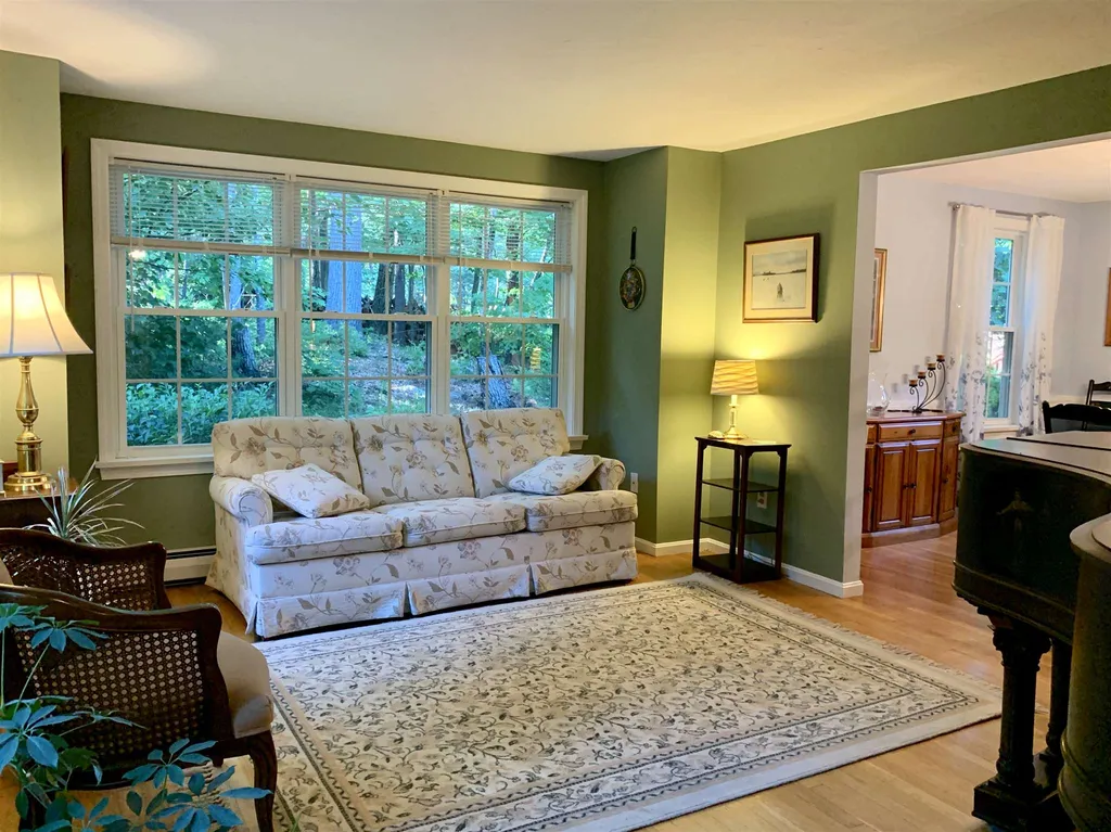 7 Wheelwright Circle Londonderry NH 03053
