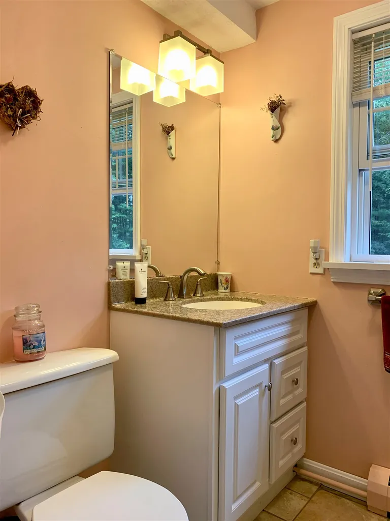 7 Wheelwright Circle Londonderry NH 03053