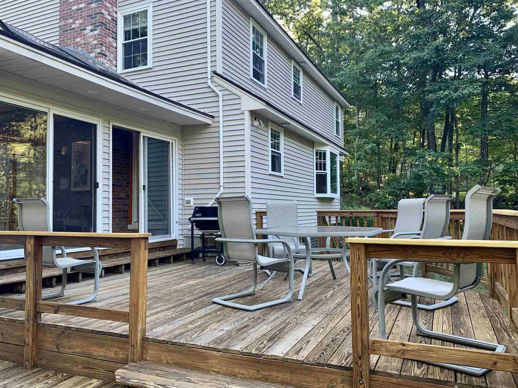 7 Wheelwright Circle Londonderry NH 03053