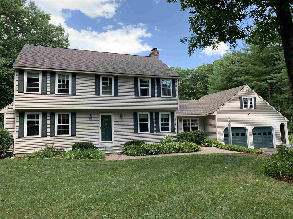 7 Wheelwright Circle Londonderry NH 03053