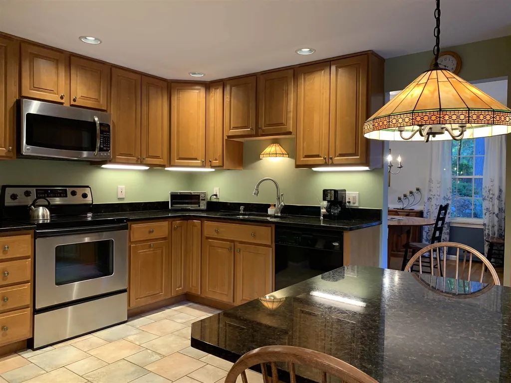 7 Wheelwright Circle Londonderry NH 03053