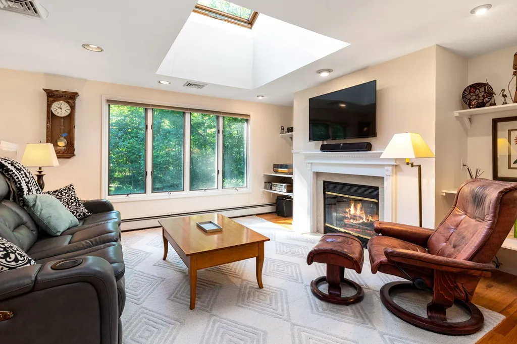 13 Quaker Street Newton NH 03858