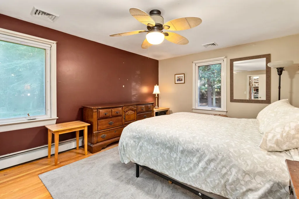 13 Quaker Street Newton NH 03858