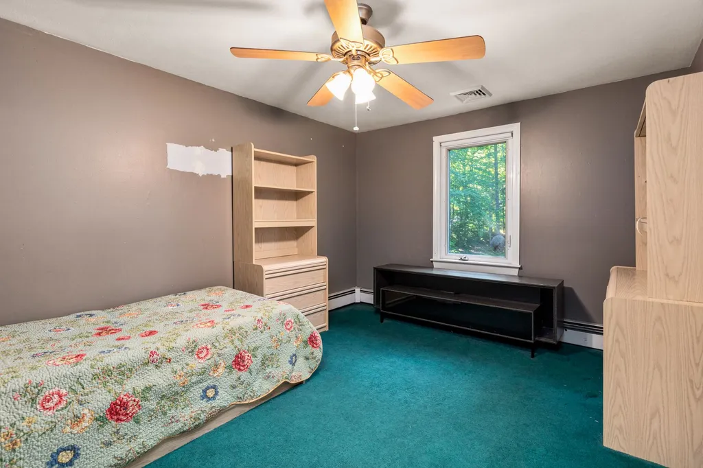 13 Quaker Street Newton NH 03858