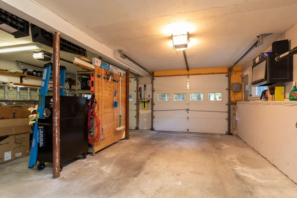 13 Quaker Street Newton NH 03858