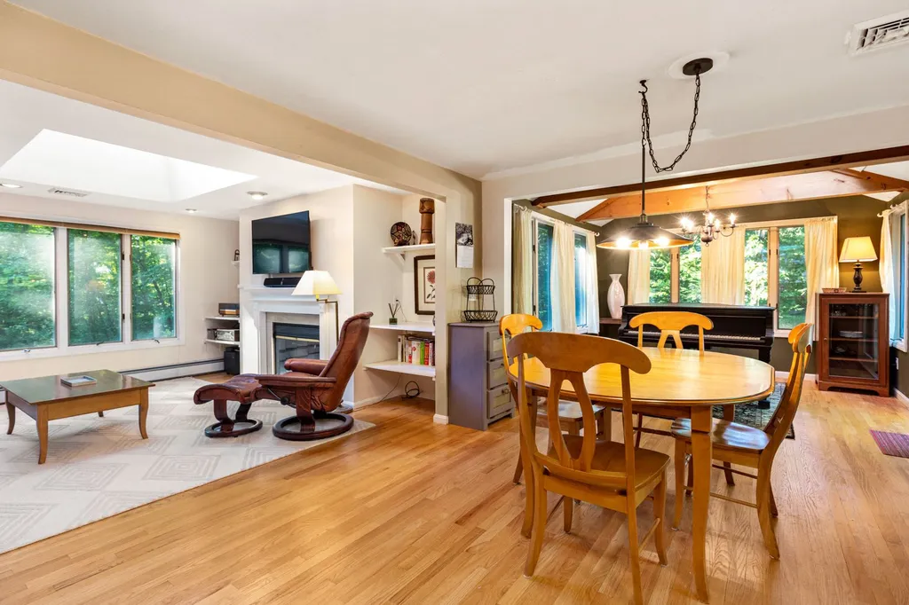 13 Quaker Street Newton NH 03858