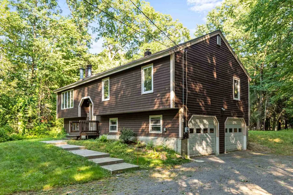 13 Quaker Street Newton NH 03858