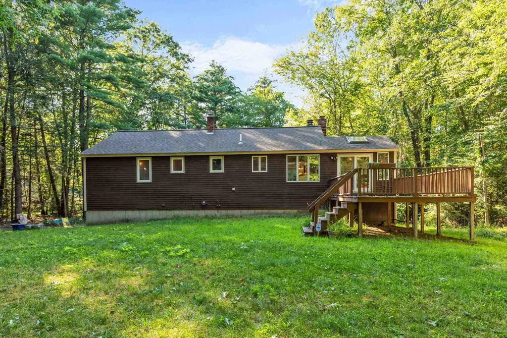 13 Quaker Street Newton NH 03858