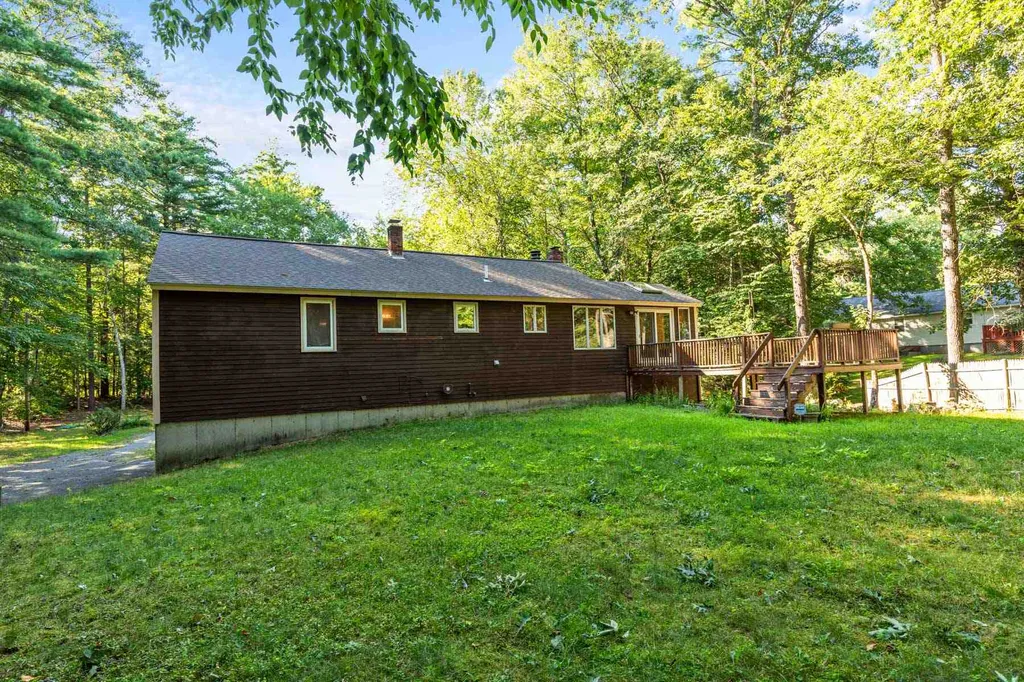 13 Quaker Street Newton NH 03858