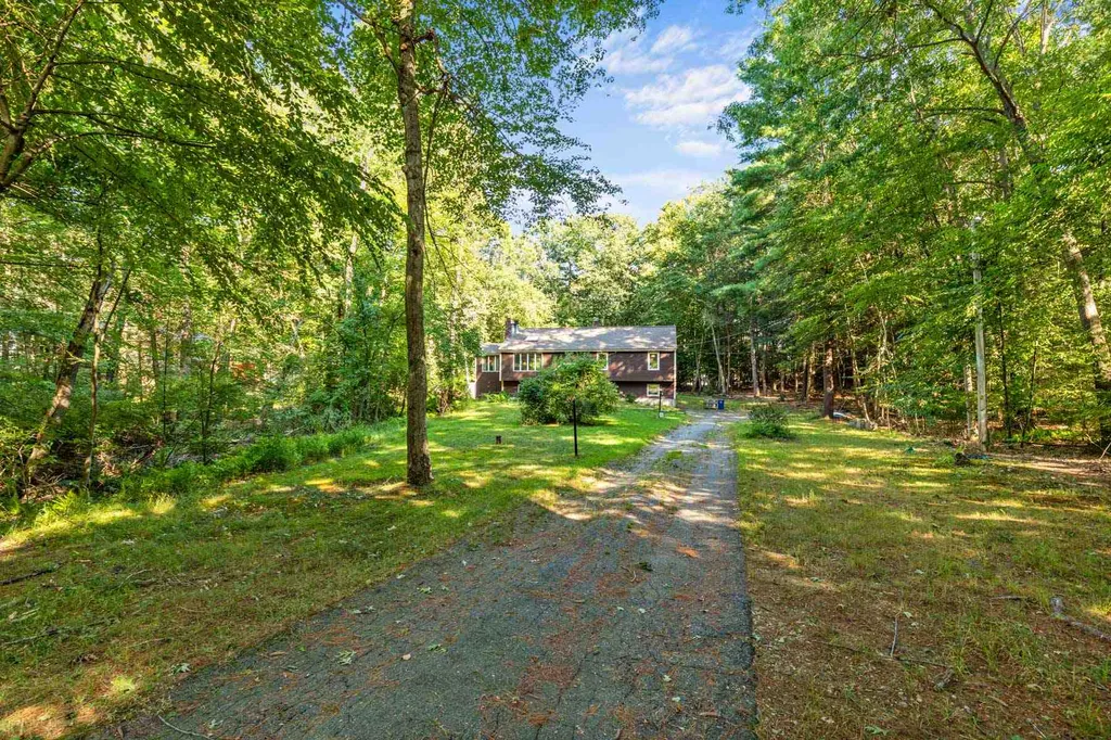 13 Quaker Street Newton NH 03858