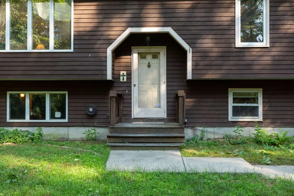 13 Quaker Street Newton NH 03858