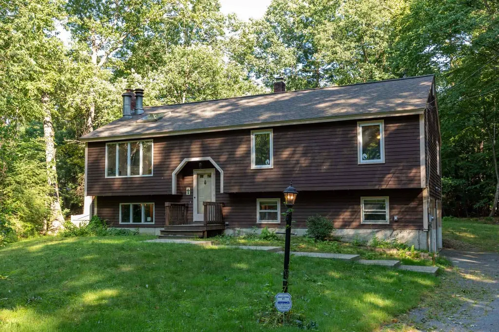 13 Quaker Street Newton NH 03858