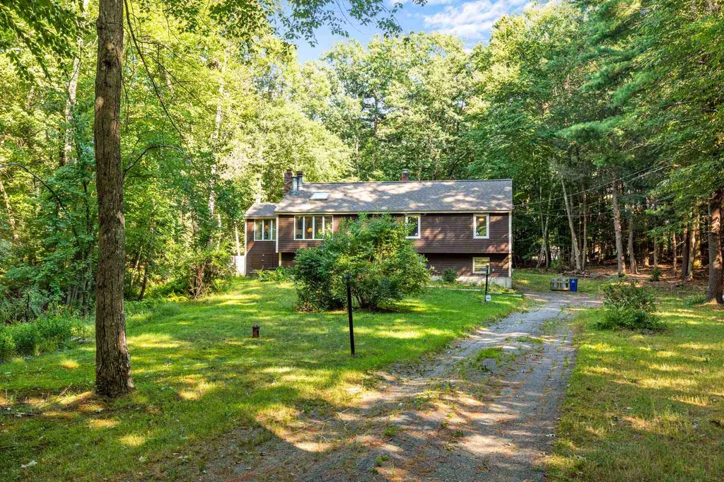13 Quaker Street Newton NH 03858