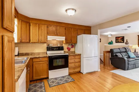 13 Quaker Street Newton NH 03858