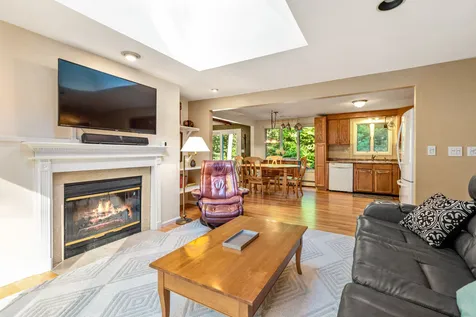 13 Quaker Street Newton NH 03858