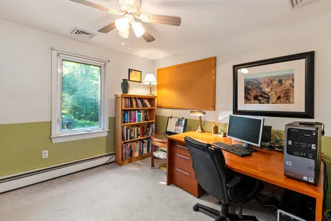 13 Quaker Street Newton NH 03858