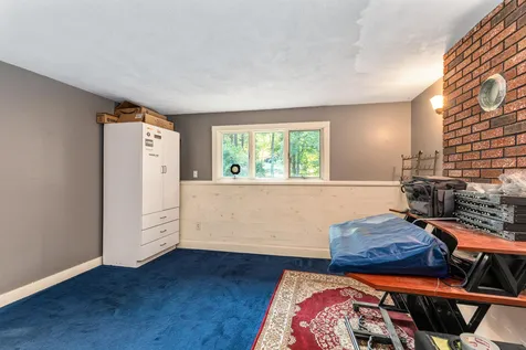 13 Quaker Street Newton NH 03858