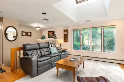 13 Quaker Street Newton NH 03858