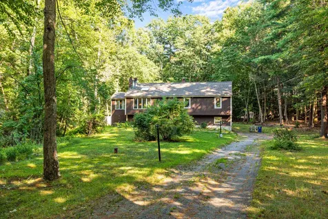 13 Quaker Street Newton NH 03858